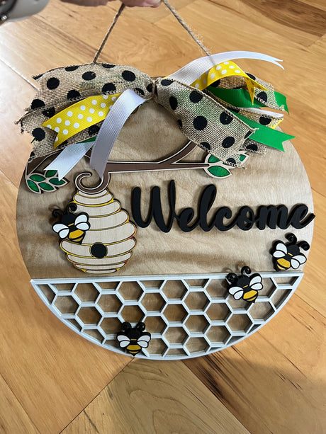 "Welcome" Bee Wall Hanger